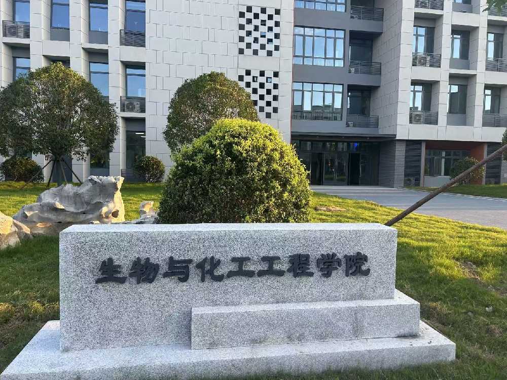 绥滨县扬州职业大学体育场高杆灯项目